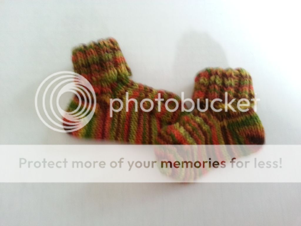 NEW! Handknit baby socks MM Winter Pear NEW! Handknit baby socks MM Winter Pear